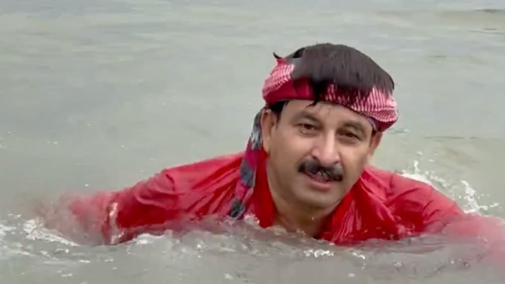 BJP MP Manoj Tiwari Swims in Yamuna to Highlight River Cleanup Milestone